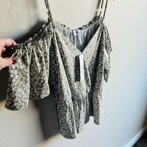Gilli Women’s Floral Off The Shoulder Adjustable Straps Size L NWT